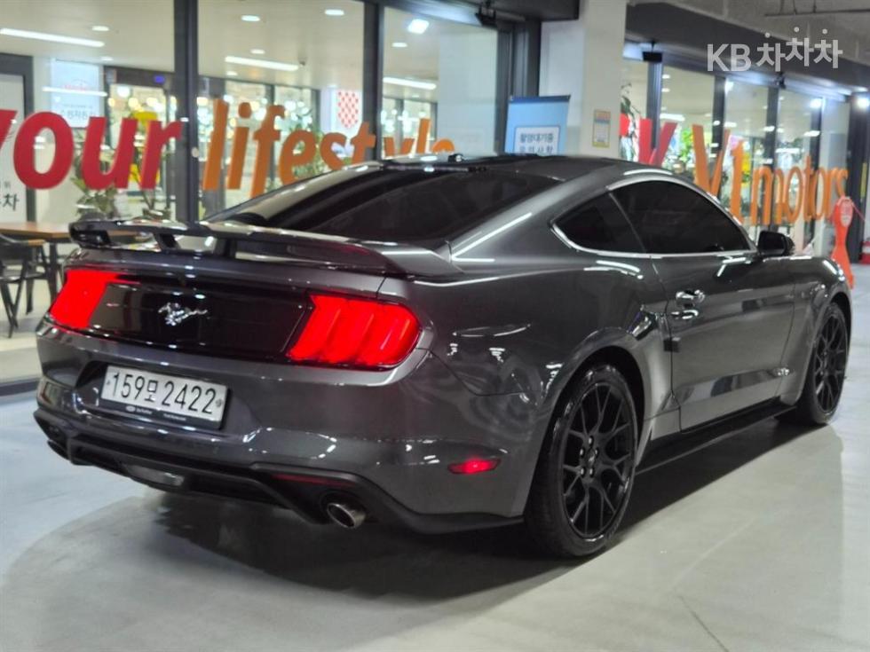 Ford Mustang Premium — фото 4