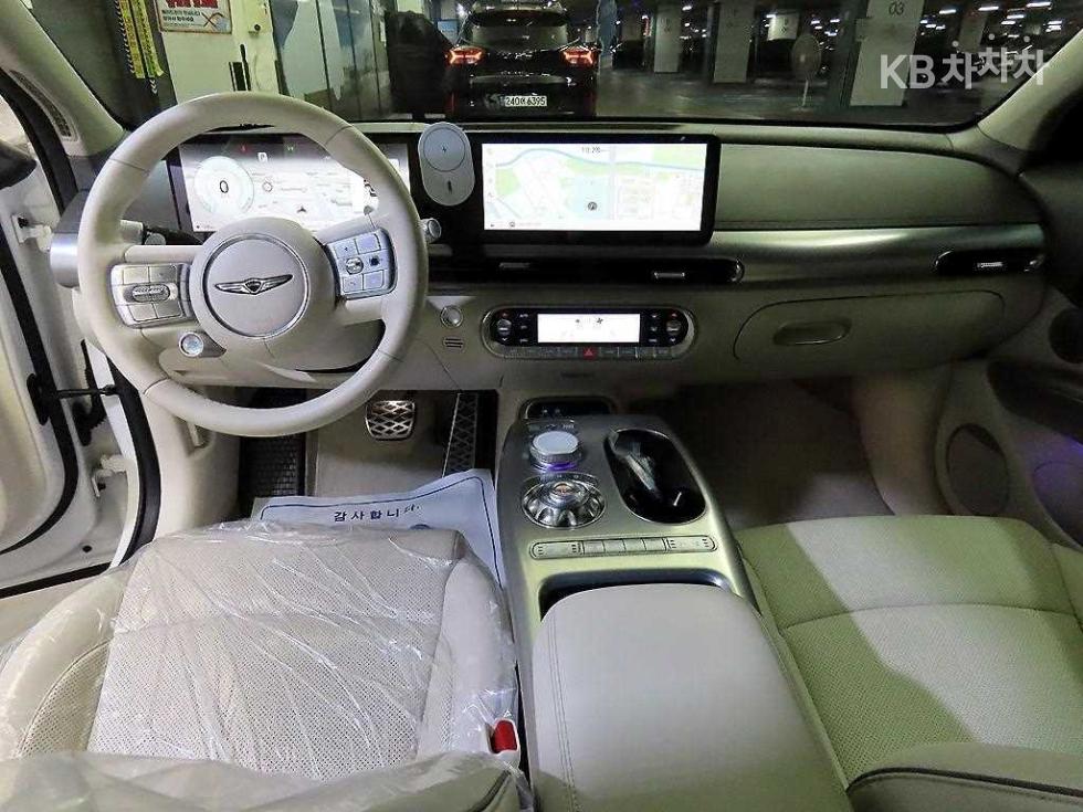 Genesis GV60 BASE MODEL — фото 1