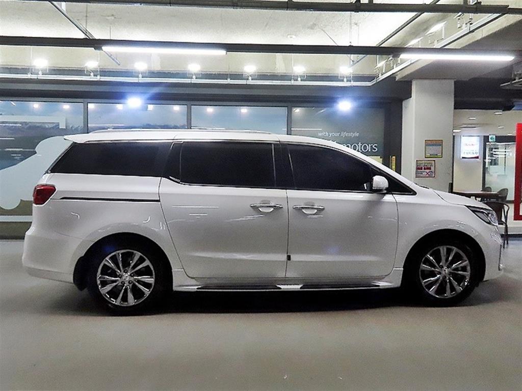 Kia Carnival PRESTIGE — фото 3