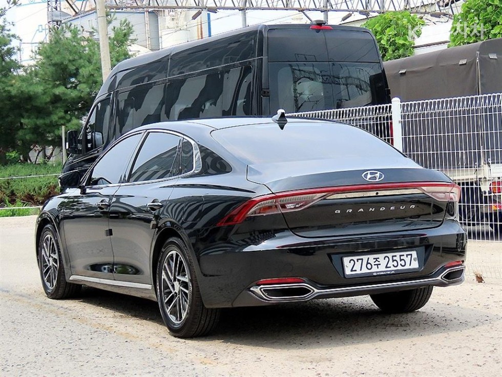 Hyundai Grandeur Premium Choice — фото 3