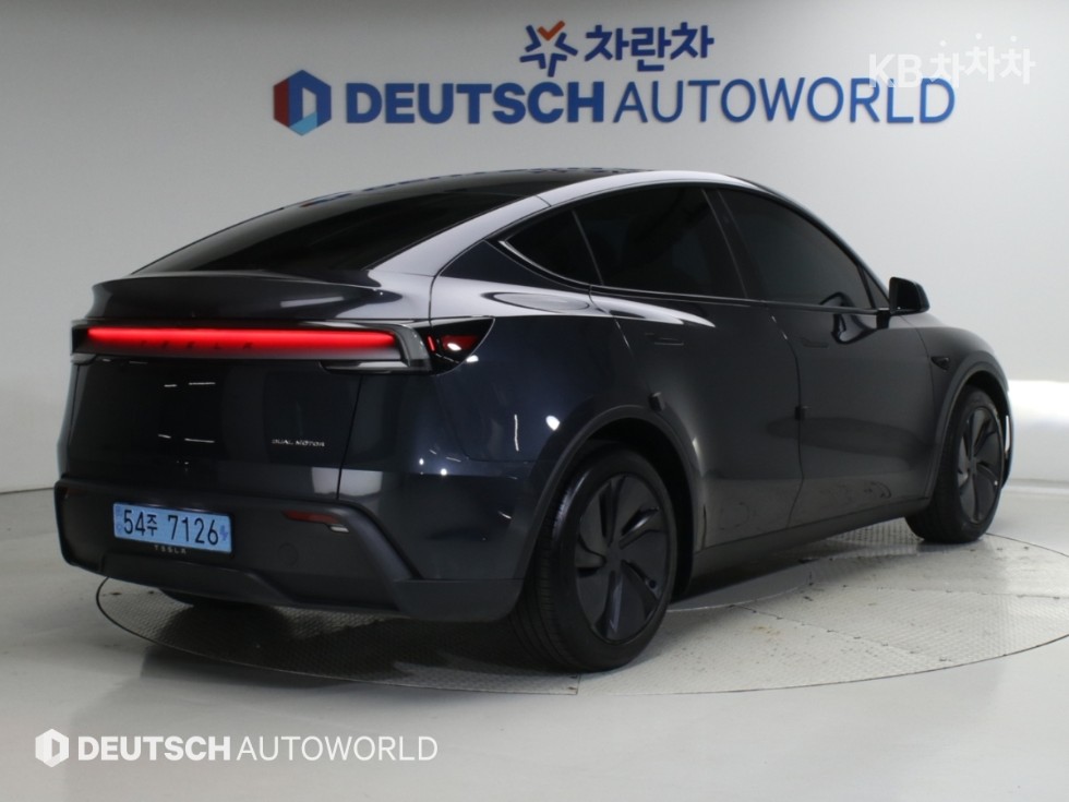 Tesla Model Y Premium — фото 2
