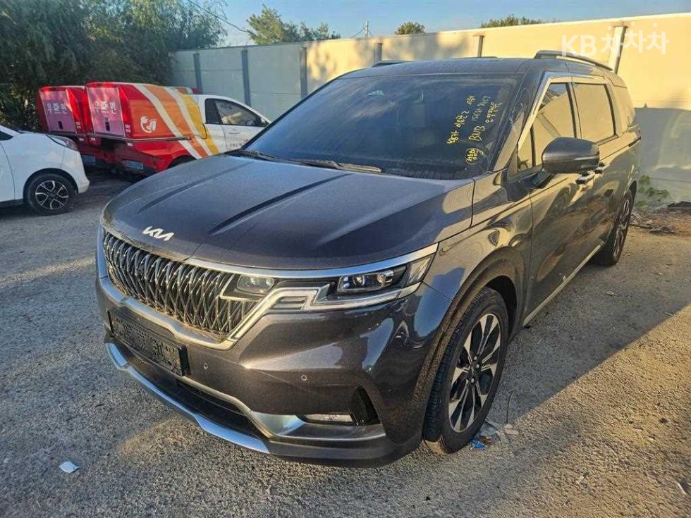 Kia Carnival SIGNATURE — фото 1