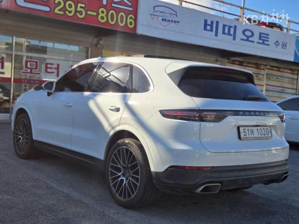 Porsche Cayenne BASE MODEL — фото 3