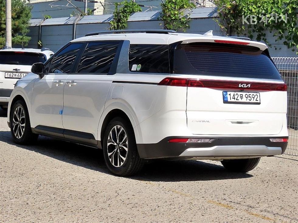 Kia Carnival PRESTIGE — фото 3