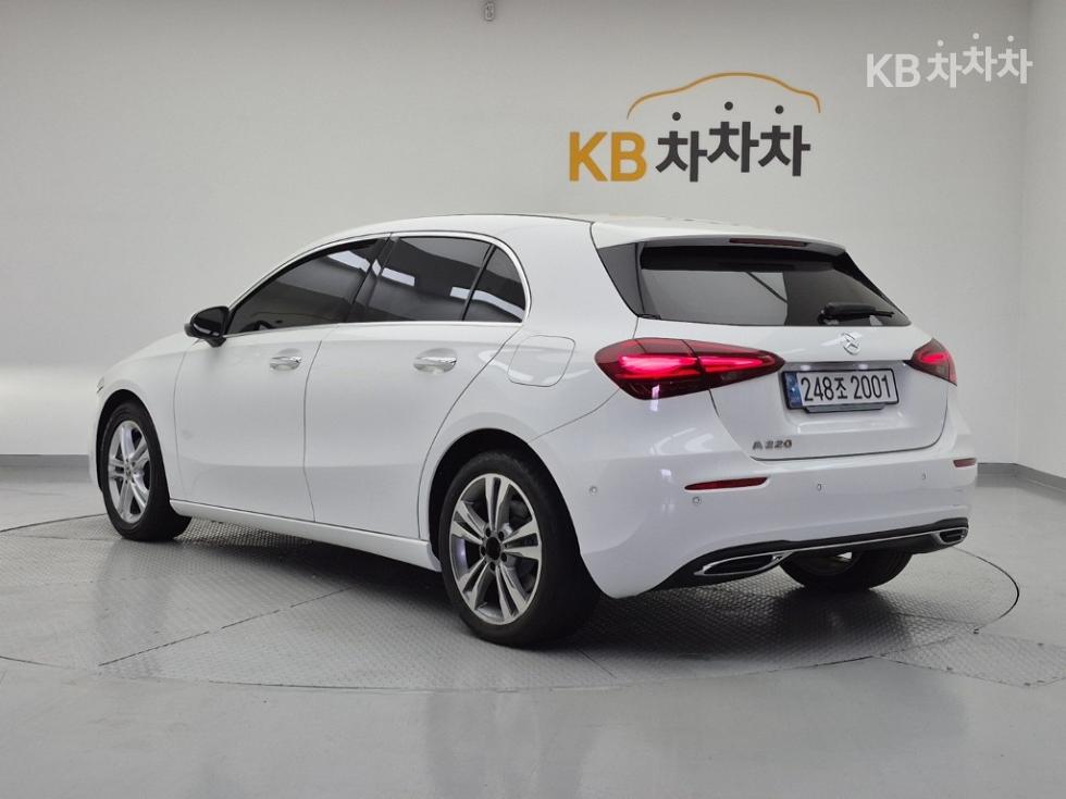 Mercedes-Benz A-Class BASE MODEL — фото 3