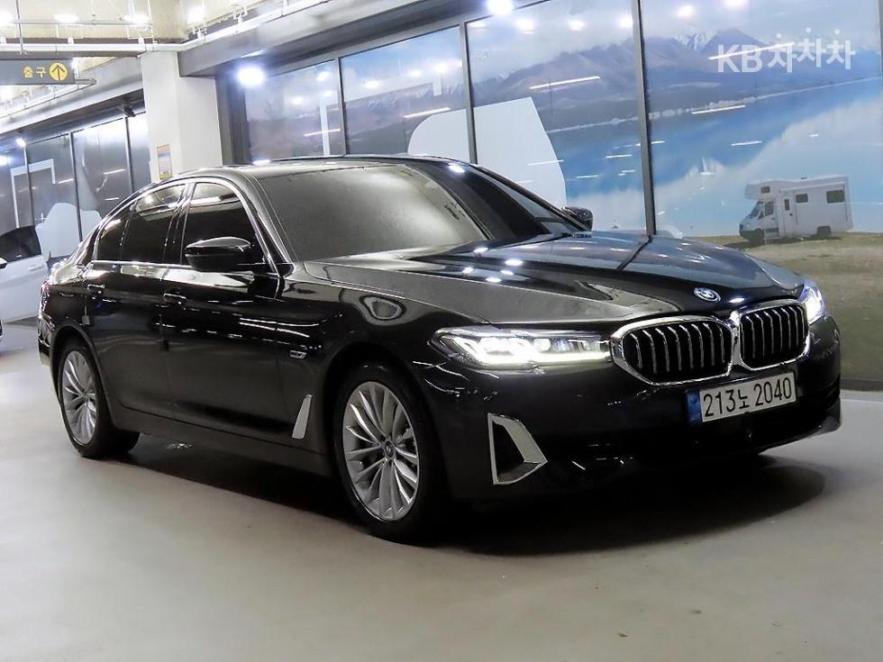 BMW 5 Series Luxury Line — фото 1