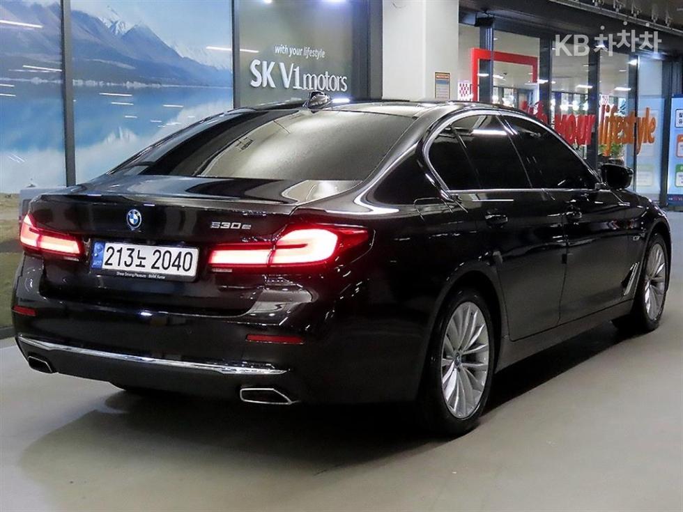 BMW 5 Series Luxury Line — фото 4