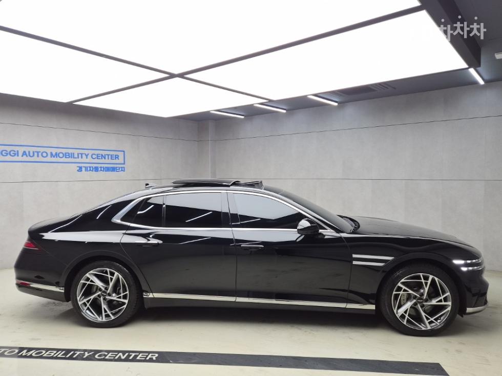 Genesis G90 BASE MODEL — фото 2