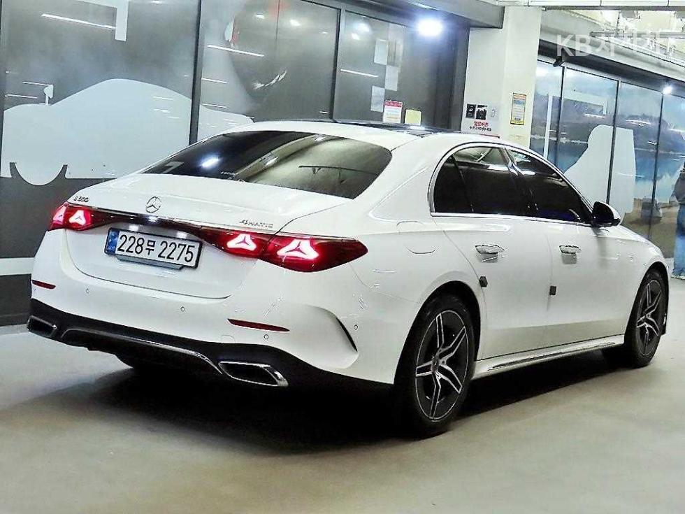 Mercedes-Benz E-Class AMG Line — фото 4