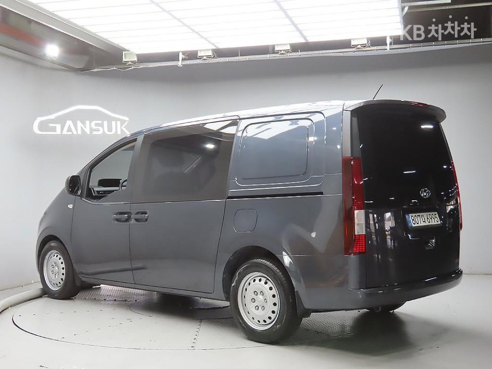 Hyundai Staria Smart — фото 3