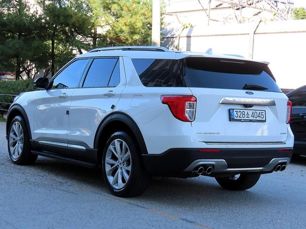 Ford Explorer Platinum — фото 3
