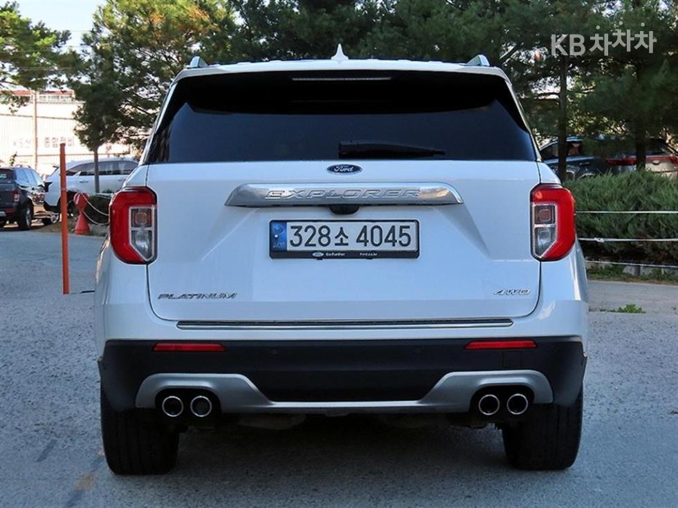 Ford Explorer Platinum — фото 4