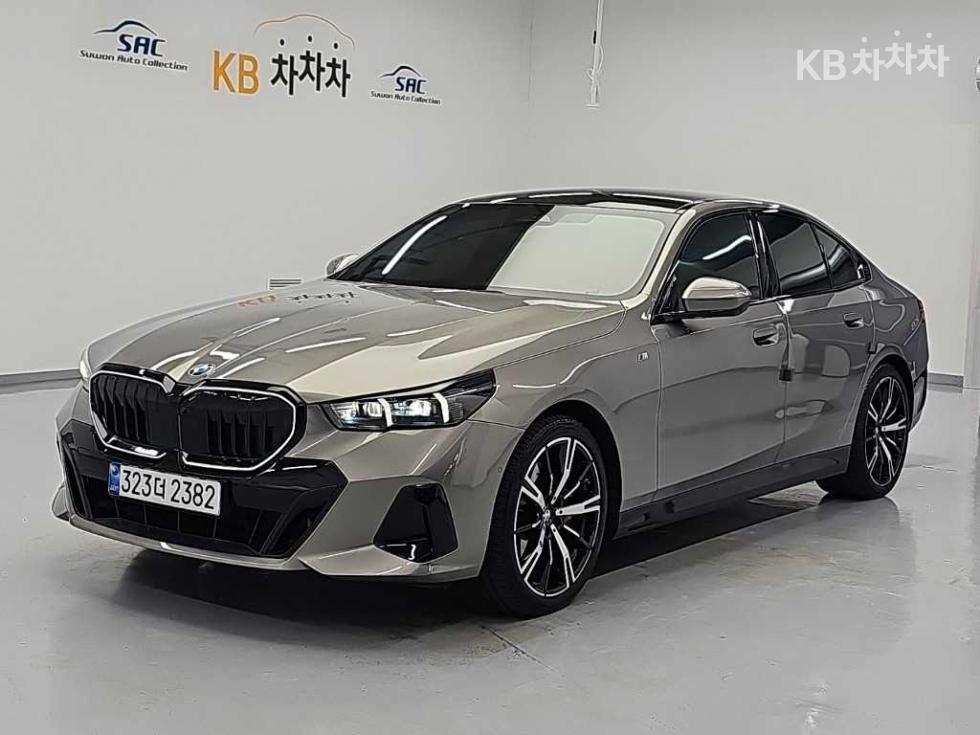 BMW 5 Series M Sport — фото 1