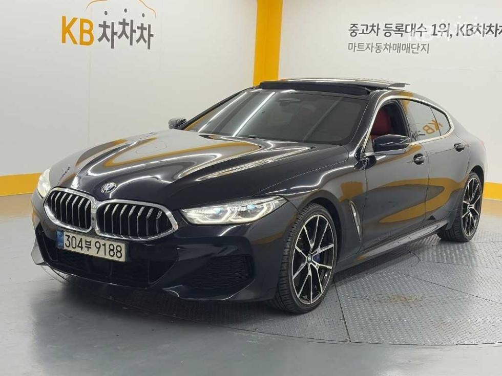 BMW 8 Series M Sport Package — фото 1