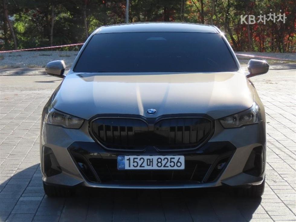 BMW 5 Series BASE MODEL — фото 1