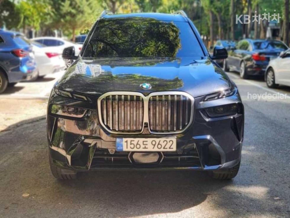 BMW X7 M Sport — фото 1