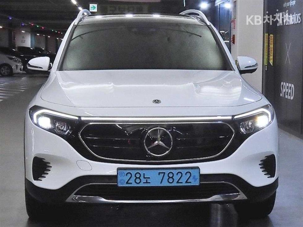 Mercedes-Benz EQB AMG Line — фото 2