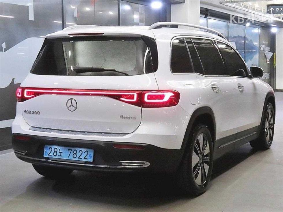 Mercedes-Benz EQB AMG Line — фото 4