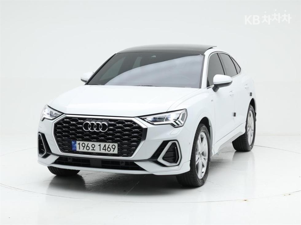 Audi Q3 Premium — фото 1