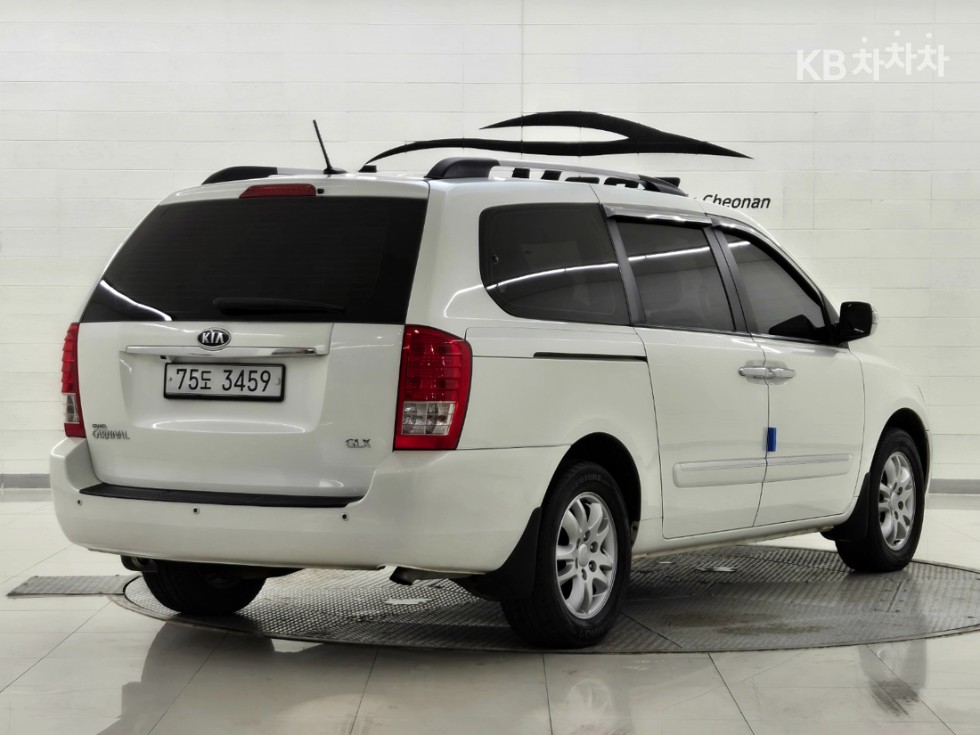 2011 - kia carnival