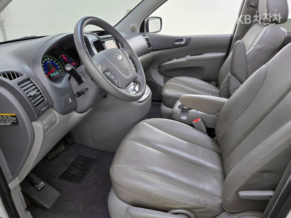 2011 - kia carnival