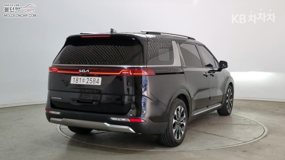 2022 - kia carnival