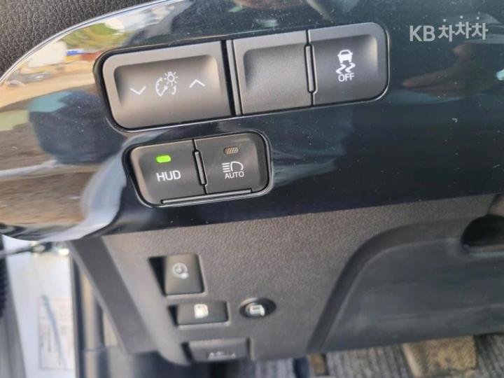 Toyota Prius Prime 1.8 PHEV 8