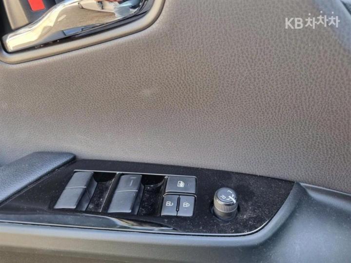 Toyota Prius Prime 1.8 PHEV 9