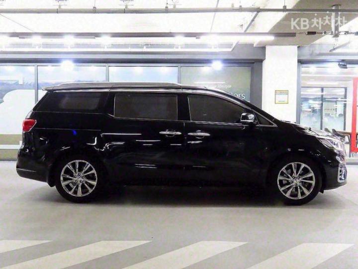 Kia Carnival 2.2 Diesel Noblesse Special 4