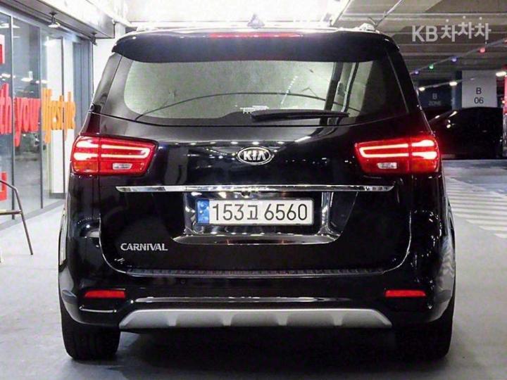 Kia Carnival 2.2 Diesel Noblesse Special 6