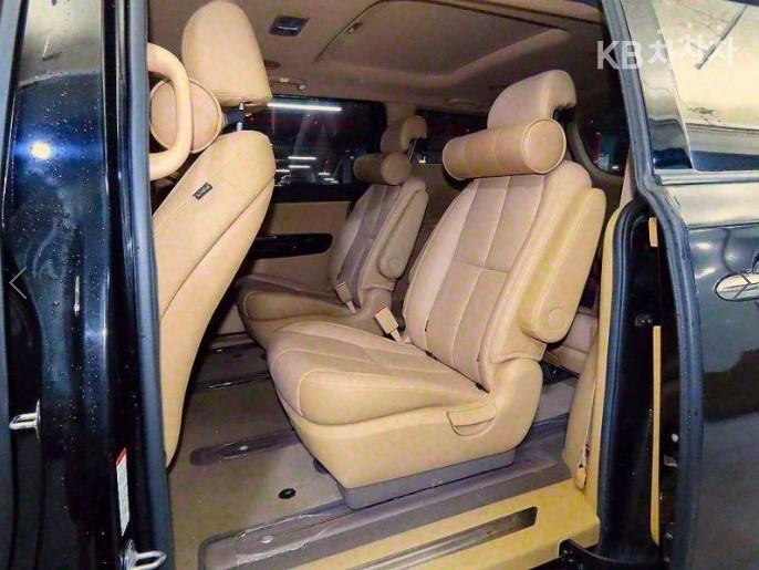 Kia Carnival 2.2 Diesel Noblesse Special 8