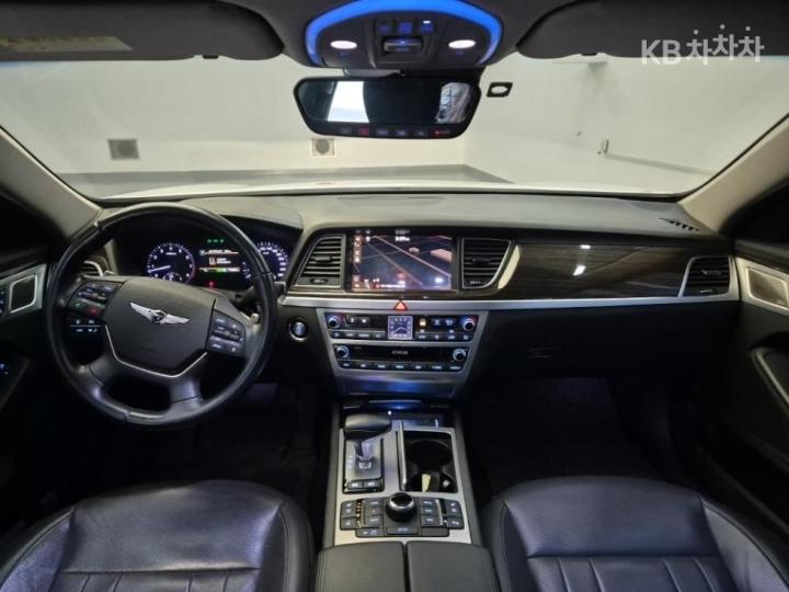 Genesis G80 3.3 GDI AWD Premium Luxury 8
