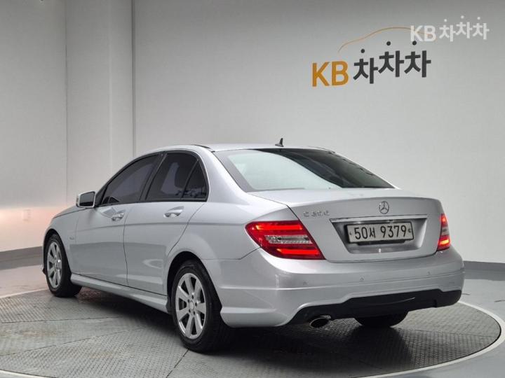 Mercedes-Benz C-Class New C200 CGI Avantgarde 3