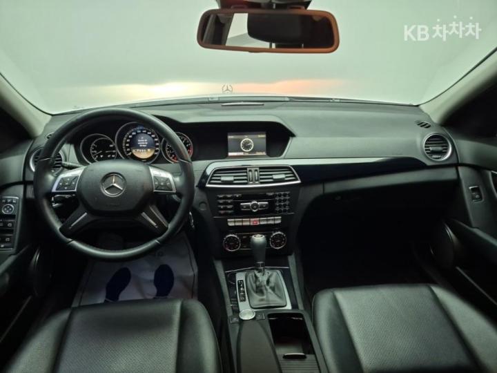 Mercedes-Benz C-Class New C200 CGI Avantgarde 8