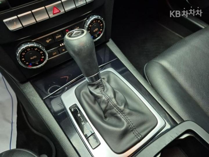 Mercedes-Benz C-Class New C200 CGI Avantgarde 9