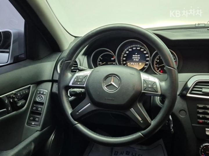 Mercedes-Benz C-Class New C200 CGI Avantgarde 10