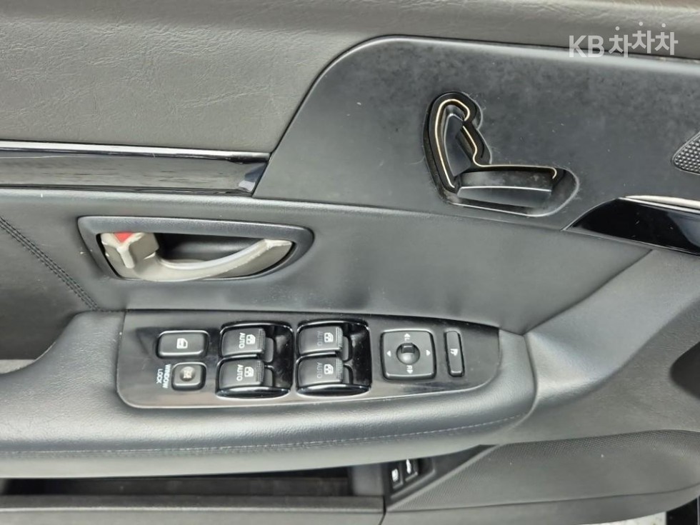 Kia Opirus — miniaturë 17