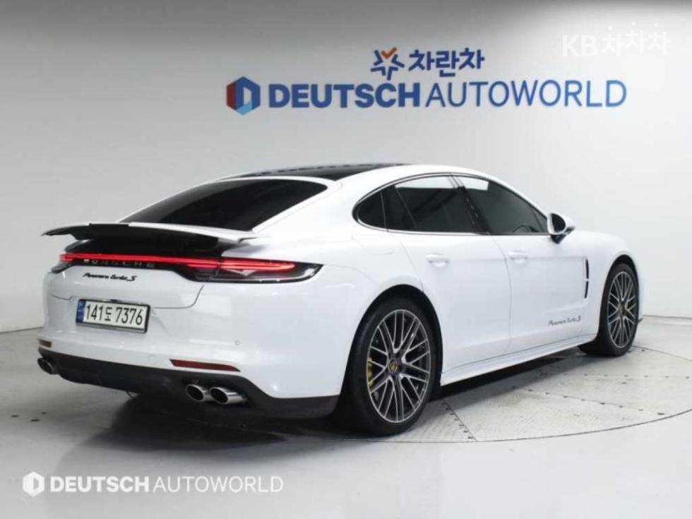 Porsche Panamera — miniaturë 2