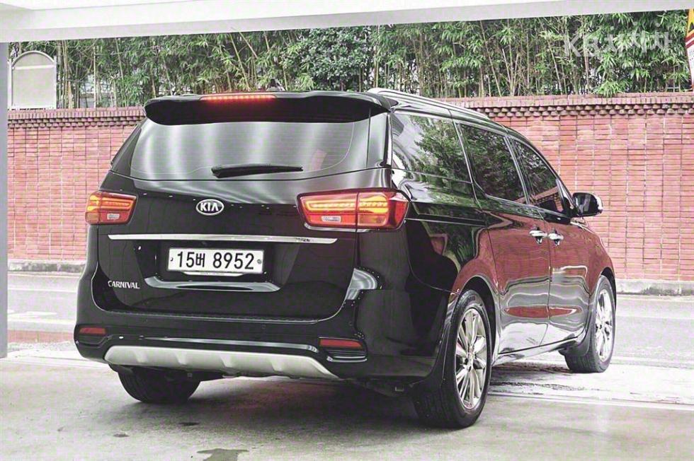 2019 - kia carnival