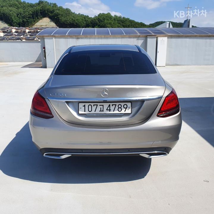 Mercedes-Benz C-Class C220d Avantgarde W205 6