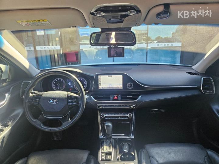 Hyundai Grandeur IG 2.4 Premium Base Type 8