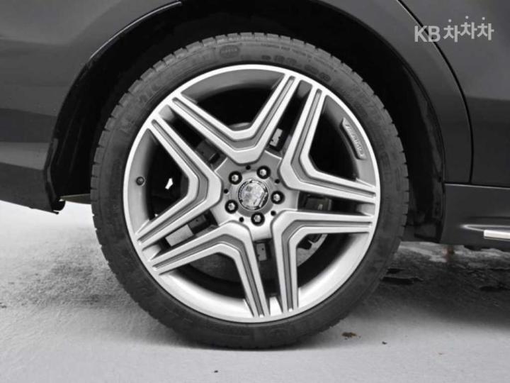 Mercedes-Benz M-Class New ML63 AMG W166 6