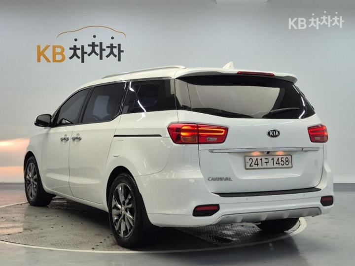 Kia Carnival 2.2 Diesel Prestige 3