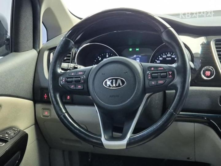Kia Carnival 2.2 Diesel Prestige 10