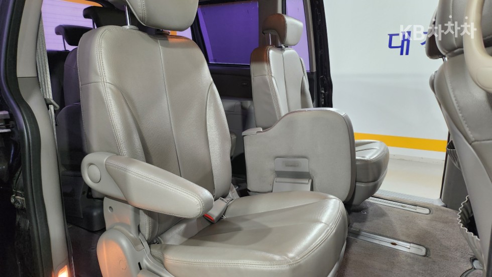 2013 - kia carnival