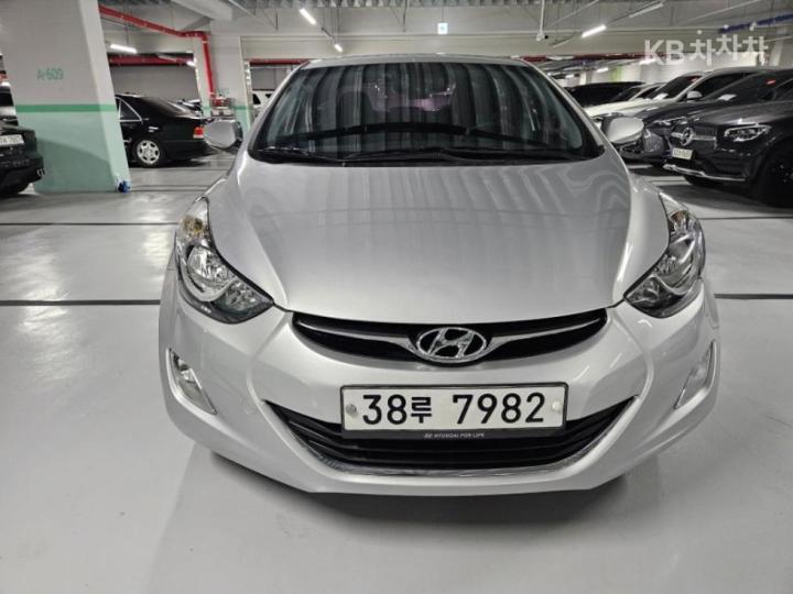 Hyundai Avante MD M16 GDi LUXURY 3