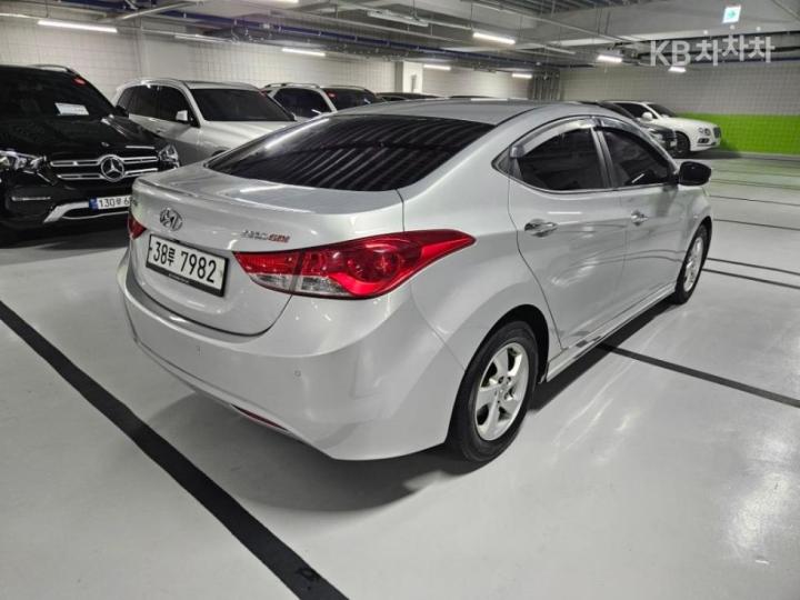 Hyundai Avante MD M16 GDi LUXURY 5