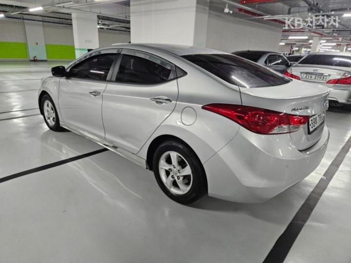 Hyundai Avante MD M16 GDi LUXURY 7