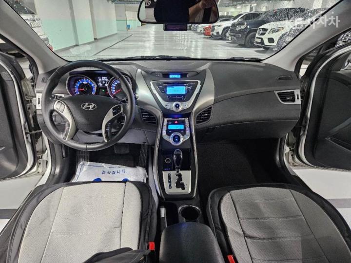 Hyundai Avante MD M16 GDi LUXURY 9