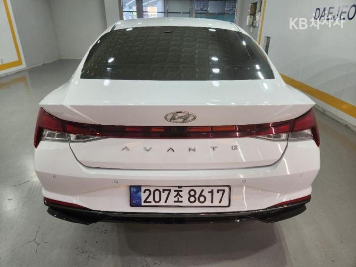 Hyundai Avante Hybrid CN7 Smart 4